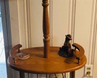 Lamp/magazine side table