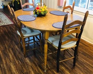 Dining table/ 6 rush bottom chairs