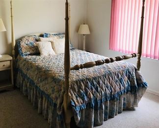 Full size 4 poster bed 