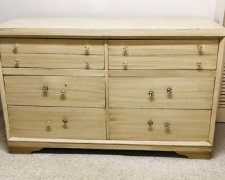 There is a mirror that goes with this