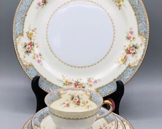 Bluedawn 
by NORITAKE
67 pieces