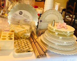 Wilton cake decorating supplies 