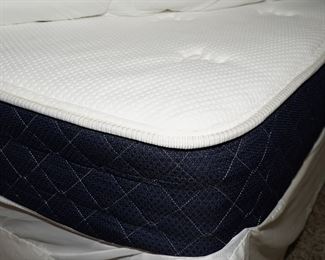 Double Size Brooklyn Bedding Mattress with an Adjustable Serta Base