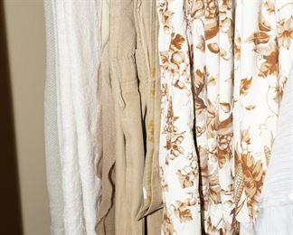 There are a lot of linens, including nice tablecloths and runners.