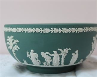 Large green Wedgwood jasperware serving bowl