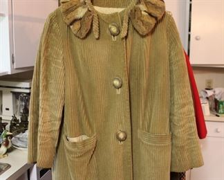 1940's car coat with detachable fur collar