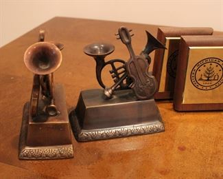 Musical instrument bookends