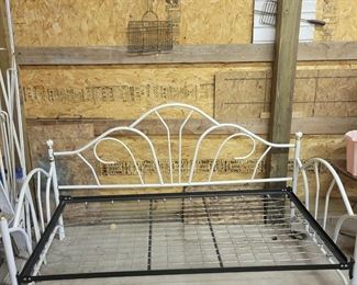 Day Bed ( No Mattress )