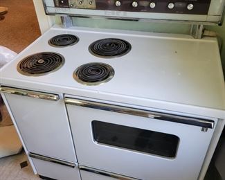Vintage 1960 GE Electric Clean And Working Stove With Manual 