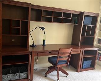 Entertainment desk unit 