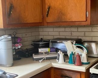 Keurig coffee maker
Melita coffee grinder
WP waffle maker
Hamilton Beach slow cooker
Black & Decker toaster oven
Oster toaster
Presto salad shooter
