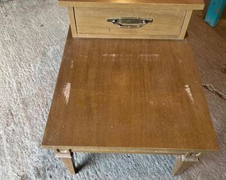 20x32 21
Solid Wood
Minimally Distressed
