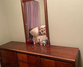 Lane 9 drawer dresser & mirror