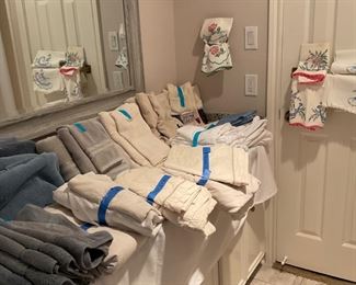 Linens, Twin & Queen Sheets, Pillow Cases, Towels