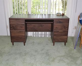 A great office desk in walnut