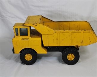 Another view of the NYLINT dump truck