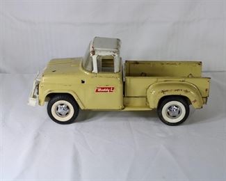 Another view of the Buddy L vintage yellow pressed steel pick up truck