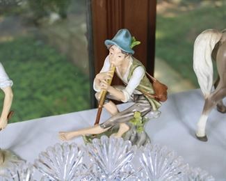 Lovely intricately detailed Kaiser Porcelain figure