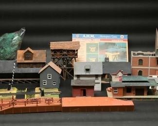 HO Scale Train Accessories & Scenery
