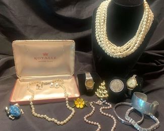 "Farm Life: Horsin' Around" in Aiken, SC Starts Closing Fri 5/19 at 8pm. Pickup is Sat 5/20 12-5pm. Please click here to see more photos, descriptions, and current bids: https://ctbids.com/estate-sale/21716