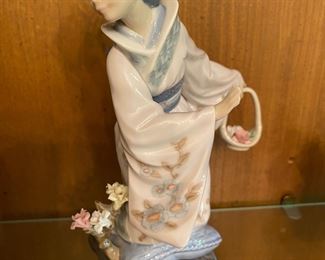 Lladro Geisha with Flower Basket