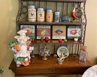 Decorative Items ( Bakers Rack NFS)