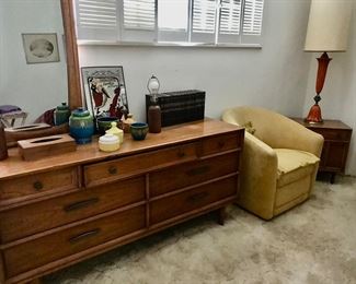 Very nice bedroom set