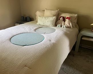 bed (includes mattress and linens)