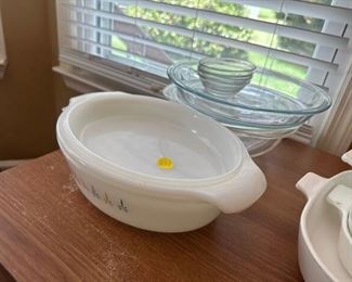 TWO CASSEROLE DISHES AND GLASS BOWL