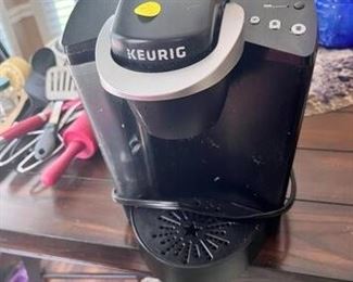 KEURIG COFFE MAKER