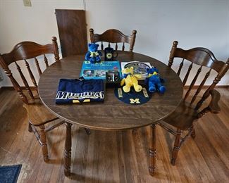 48" table and 6 chairs (3 need repair tho)