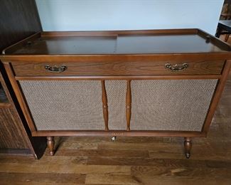 Philco stereophonic am/fm + turntable