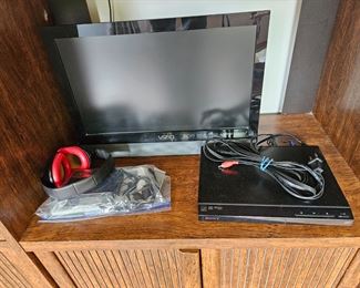 Vizio 18" HDTV and Sony dvd player