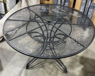 Wrought iron metal table 4 foot round 29 inches high