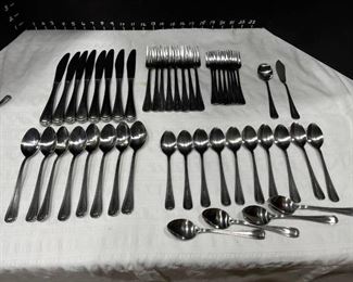 Set of eight service-ware plus 7 extra spoons