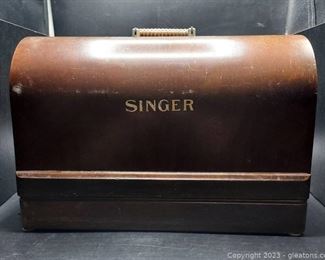 Antique Singer Hand Crank Sewing Machine in Locking Wood Case