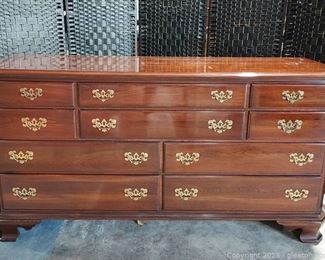 Lovely Ethan Allen 10 Drawer Dresser