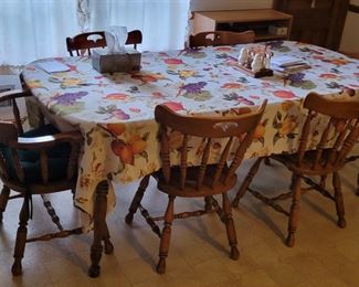 maple kitchen set of table and chairs