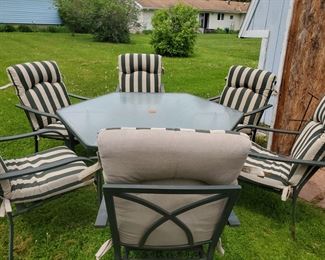 Patio set w/cushions