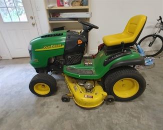 John Deere Lawn Tractor