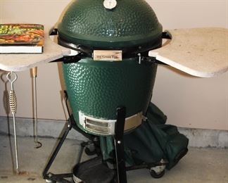 Large Big Green Egg is in excellent condition.