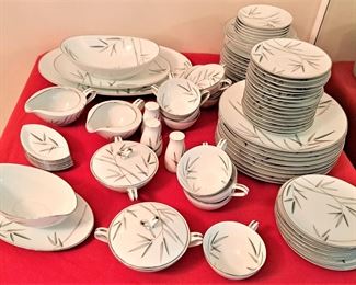 NORITAKE BAMBINA SET OF CHINA DINNERWARE