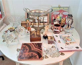 SELECTION OF COLLECTIBLES - GLASS BOOKENDS, PETER RABBIT, HUMMEL MUSIC BOXES, AND MORE
