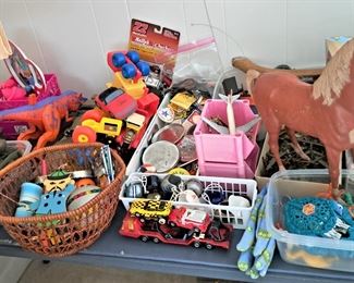 LOTS OF VINTAGE TOYS