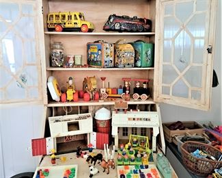 LOTS MORE VINTAGE TOYS, FISHER PRICE SCHOOL, FISHER PRICE BARN, FISHER PRICE PULL TOYS, PEANUTS AND OTHER LUNCH BOXES WITH THERMOS PLUS MORE