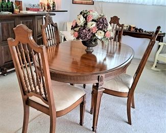 DINING TABLE WITH 6 CHAIRS, AND TWO INSERTS, NICE FLORAL ARRANGEMENT