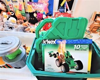 K-NEX CONSTRUCTION TOY LOT