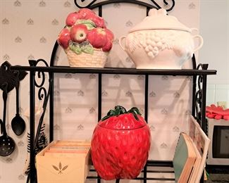 FAVORITE RECIPES, APPLE KITCHEN DECOR