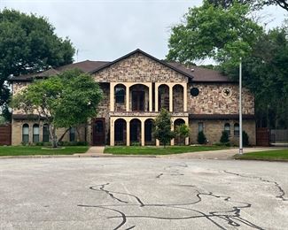 Wait. Seriously, this is hiding in Wedgwood? YEP! House is for sale too by the owner. Anyways… SUNDAY EVERYTHING IS 75% OFF!!! 