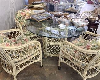 Vintage Rattan Table w/4 Chairs